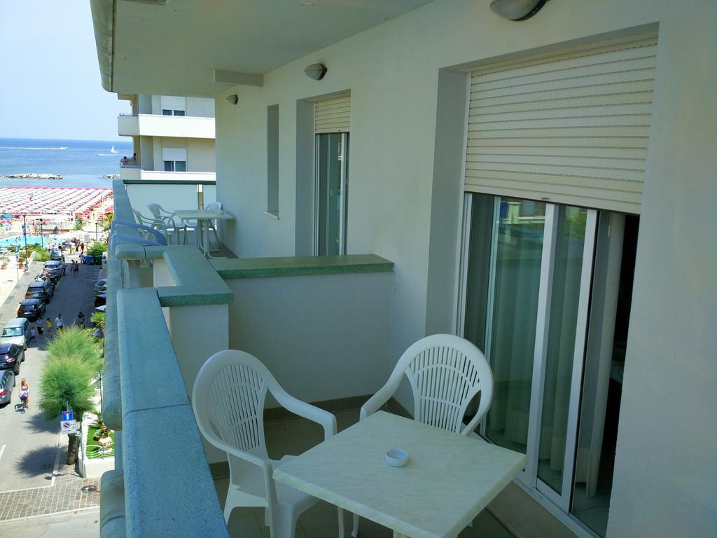 Residence Hotel Club House Cattolica Phòng bức ảnh